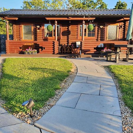 Cosy Countryside Log Cabin キルケニー エクステリア 写真