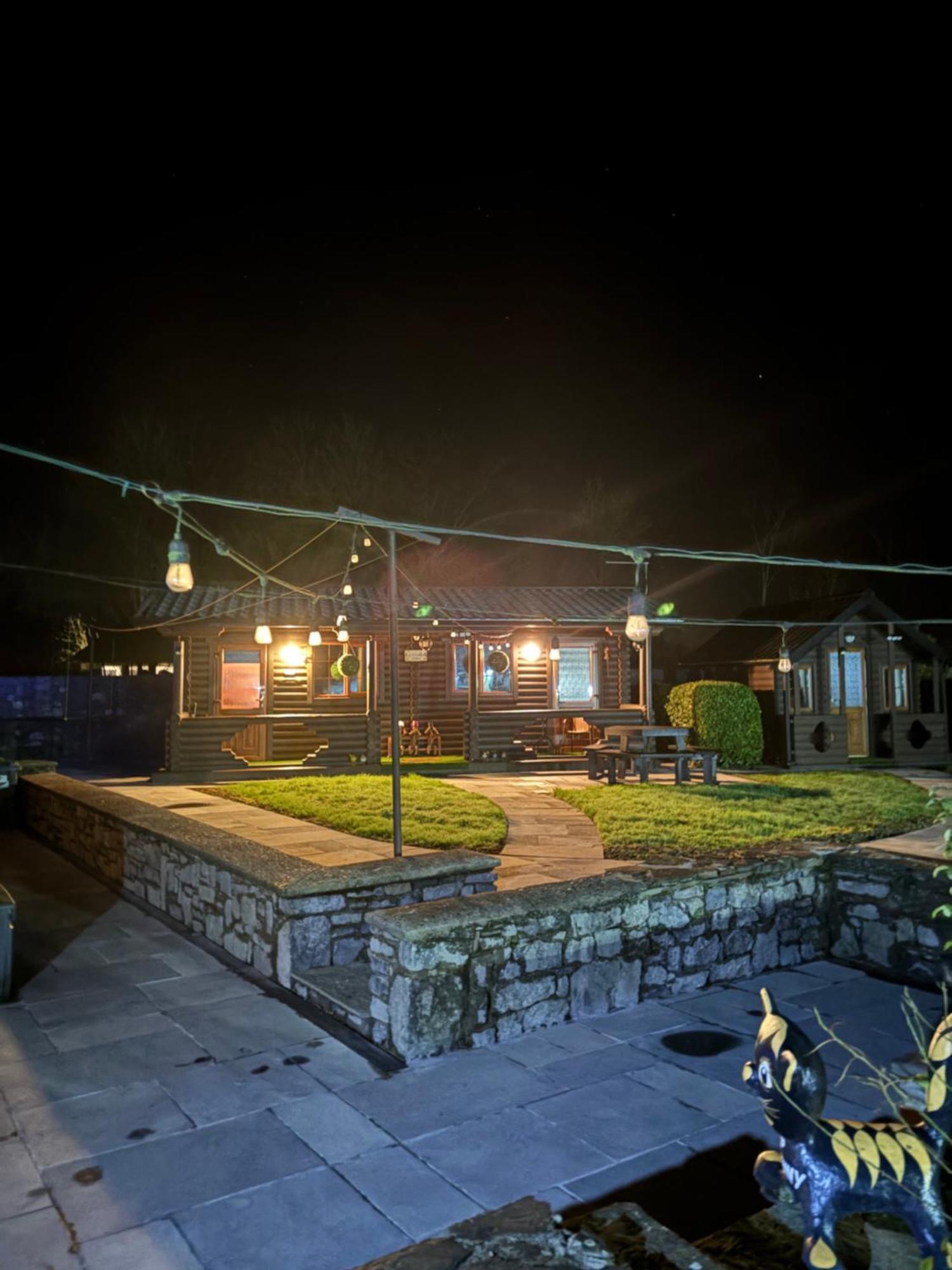 Cosy Countryside Log Cabin キルケニー エクステリア 写真